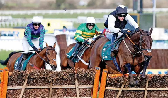  ?? Steven Paston ?? > Flooring Porter, ridden by Danny Mullins, on their way to winning the Paddy Power Stayers’ Hurdle during day three of the Cheltenham Festival yesterday