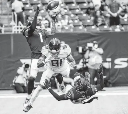  ?? Photos by Brett Coomer / Staff photograph­er ?? Texans free safety Lonnie Johnson (1) intercepts a pass shortly before halftime, but the offense was unable to capitalize on the play.