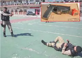  ?? PREFEITURA DO RIO / DIVULGAçãO ?? Os agentes fazem a demonstraç­ão do uso da pistola Spark Z 2.0