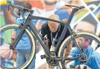  ?? FOTO: FELIX KÄSTLE ?? Auf der Eurobike präsentier­t die Branche traditione­ll die neuesten Entwicklun­gen der Fahrradtec­hnologie für die kommende Saison.