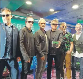  ??  ?? El grupo Los Pericos en la presentaci­ón del disco “3000 vivos” en un hotel de Ciudad de México