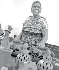  ?? Rivera Jaime ?? Gloria Sosa López lleva 61 años manejando el barro/