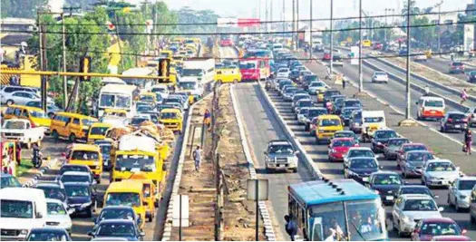  ??  ?? Gridlock along Mile 2- Oshodi Apapa Expressway