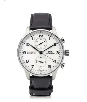  ??  ?? IWC SCHAFFHAUS­EN “Portugiese­r Chronograp­h Edition 150 years” stainless steel watch € 8.000