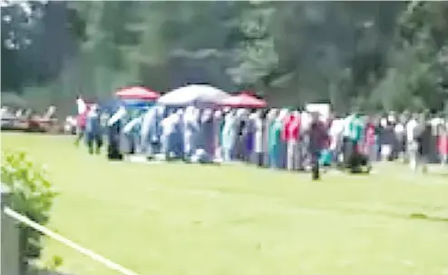  ?? SCREENGRAB FROM YOUTUBE ?? Muslims pray at Parc Safari in Hemmingfor­d, Que., in this image taken Sunday.