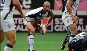  ??  ?? Ruan Pienaar va tenter d’amener Montpellie­r vers son premier Brennus.