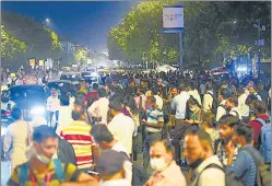  ?? AMAL KS/HT PHOTO ?? Rush outside the Barakhamba Metro station on Monday evening after train services were disrupted on Blue Line corridor. Services were hit between 6.30pm and 8pm.