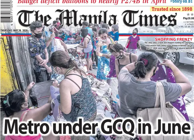  ?? PHOTO BY RUY L. MARTINEZ ?? SHOPPING FRENZY
The ‘ukay-ukay’ is back and shoppers looking for a bargain crowd several stalls along Luzon Avenue in Quezon City on May 27, 2020, once again forgetting to observe physical distancing.