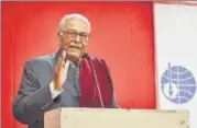  ?? RAVINDRA JOSHI/HT ?? EX-BJP leader Yashwant Sinha speaks at JS Karandikar memorial lecture at Patrakar Sangh on Wednesday.