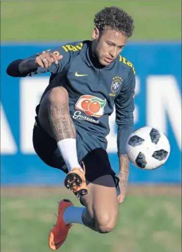  ??  ?? FOCO EN EL MUNDIAL. Neymar está concentrad­o con su selección y ahora sólo piensa en triunfar en Rusia.