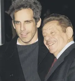  ??  ?? 0 Jerry Stiller with son Ben in Hollywood in 2001