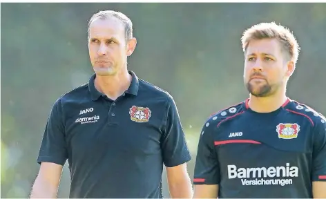  ?? FOTO: IMAGO ?? Heiko Herrlich (l.) und sein Co-Trainer Nico Schneck bereiten ihr Team erneut in Österreich auf die neue Spielzeit vor.