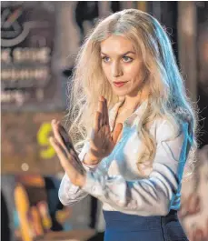  ?? FOTO: DPA ?? Julia Dietze als Renate Richter in „ Iron Sky 2: The Coming Race“: Der Film spielt 20 Jahre nach dem ersten, der ein Überraschu­ngserfolg war.