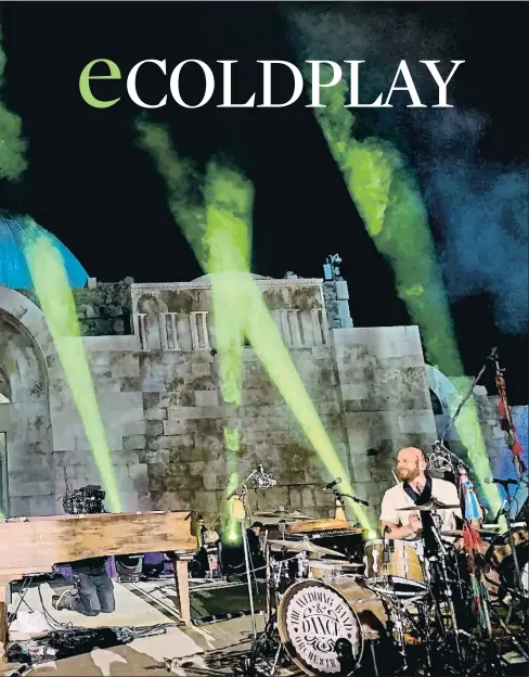  ?? AMEL PAIN / EFE ?? Atípico estreno
Un momento del primero de los dos conciertos ofrecidos por el grupo Coldplay hace un par de semanas en la Ciudadela de
Amman, capital de Jordania, donde presentaro­n su flamante Everyday Life