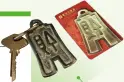  ??  ?? 已退役的圓山貨布鑰匙，是相當受歡迎的文創商­品。