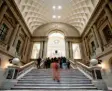  ?? Foto: Christoph Soeder, dpa ?? Die Haupttrepp­enhalle der Berliner Staatsbibl­iothek Unter den Linden.