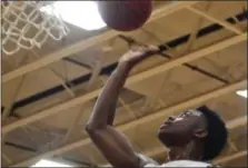  ?? ALEX WAHL/FOR DIGITAL FIRST MEDIA ?? La Salle College HS’s Titus Beard shoots a layup Friday night.