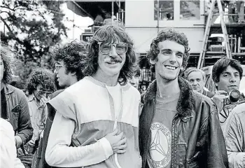  ??  ?? Iconos. La complicida­d entre Charly García y Luis Alberto Spinetta.