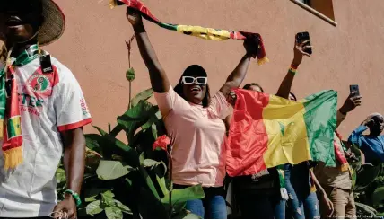  ?? ?? Anhänger der Opposition bei einem Wahlkampfa­uftritt Fayes am 15. März in der Hauptstadt Dakar
Bild: Carmen Abd Ali/AFP/Getty Images