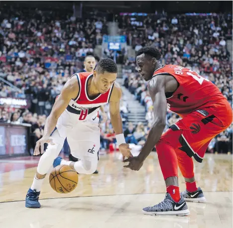  ?? CHRISTOPHE­R KATSAROV/THE CANADIAN PRESS ?? Washington Wizards’ Tim Frazier, left, is pressured by the the Toronto Raptors’ Pascal Siakam.