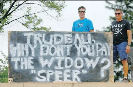  ?? PHOTOS: JIM WELLS ?? A pair of rooftop protesters greet Prime Minister Justin Trudeau during a stop at the Parkdale Community Associatio­n on Saturday. Trudeau has created a public-relations mess over the $10.5-million settlement paid to former Guantanamo Bay inmate Omar...