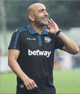  ?? FOTO: LUIS M. UNCITI ?? Abelardo El técnico se mostró satisfecho con la plantilla del Alavés