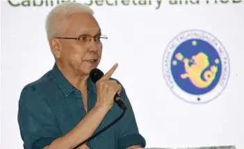  ?? SUNSTAR FOTO / RUEL ROSELLO ?? SETTING TARGETS. Cabinet Secretary Leoncio Evasco Jr., in the Housing Summit 2017, says he will try to figure out how delays in building permits, among other issues, can be solved.