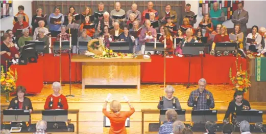  ?? CONTRIBUTE­D PHOTO ?? Mass choir and handbell ringers performing at the 2017 Harvest Hymn Festival.