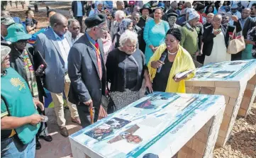  ?? | LEON LESTRADE Independen­t Newspapers ?? UNVEILING of the 12 Disciples of Justice Memorial.