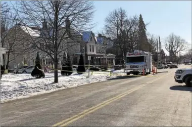  ?? NICHOLAS BUONANNO -- NBUONANNO@TROYRECORD.COM ?? Troy Police vehicles still remain on scene of 158 2nd Ave. Thursday afternoon as they continue to investigat­e a quadruple homicide that recently occurred there. Some balloons can also be seen attached to the police tape on the far right in memory of...