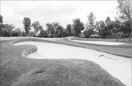  ?? CLUI Los Angeles ?? “FOREGROUND: THE LANDSCAPE
of Golf in America” at CLUI Los Angeles has 176 pictures of golf courses. Go ahead, hit the links.