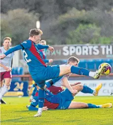  ?? ?? Nathan Shaw nips in to tuck away the opening goal.