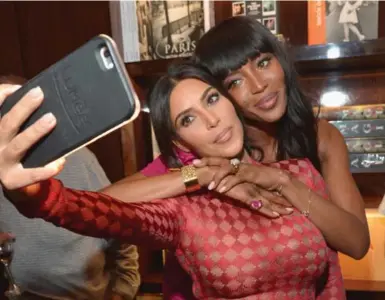  ?? CHARLEY GALLAY/GETTY IMAGES FILE PHOTO ?? Celebrity Kim Kardashian, with supermodel Naomi Campbell, and other members of the tribe painstakin­gly follow online tutorials on workaround­s that will make popular apps like Snapchat and Instagram work on BB10.