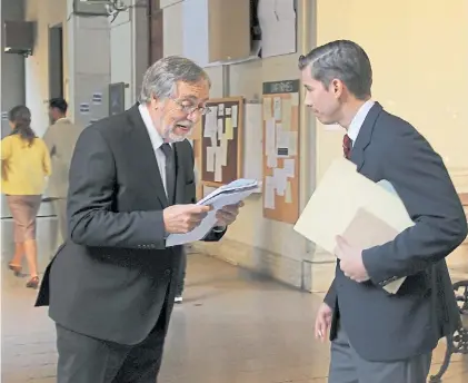  ??  ?? Marcelo Tracy. Así se llama el personaje de Brandoni, un profesor de gran trayectori­a en la Facultad.