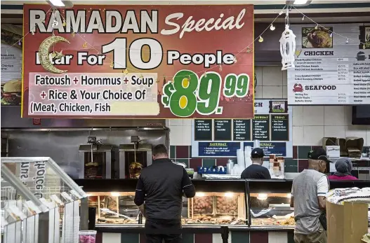  ?? — Photos: TNS ?? A Ramadan special deal is advertised at Super Greenland Market.