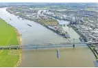  ?? ?? Die Rheinbrück­e Uerdingen muss neu gebaut werden.