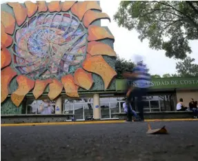  ?? RAFAEL PACHECo ?? Desde marzo, la UCR, al igual que otros centros educativos del país, se encuentra impartiend­o clases virtuales.