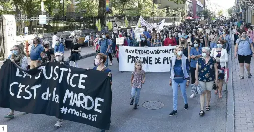  ?? PHOTOS STEVENS LEBLANC ?? 1 1. Quelques centaines de personnes ont marché sur la rue Saint-jean afin de dénoncer la violence faite aux femmes, hier, en fin de journée.
2. Plusieurs personnes ont souligné le très grand nombre de victimes qui n’ont plus la liberté de pouvoir s’exprimer. 3. Les noms de quelques-unes des victimes de féminicide au Québec cette année ont été inscrits sur des affiches.