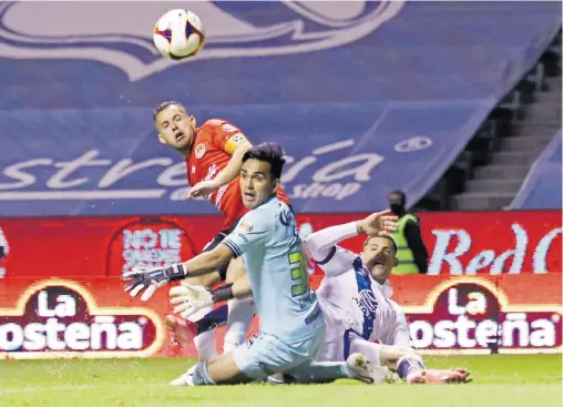  ?? / ERIK GUZMÁN ?? Hasta el momento, el Puebla ensucia la camiseta como su afición desea