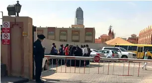  ?? Supplied photo ?? Parents gather at the Indian High School campus in Dubai on Sunday. —