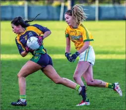  ??  ?? Glanmire’s Ellen Twomey in possession as Edel Meers of Tourlestra­ne gives chase.