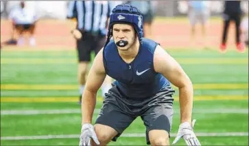  ?? Shotgun Spratling For The Times ?? JAKE NEWMAN, a safety at St. John Bosco, reads the offense during the Battle at the Beach tournament.