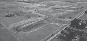  ?? DORAL CHENOWETH/COLUMBUS DISPATCH ?? Earthmovin­g machines are barely visible as work begins at the massive Intel chip manufactur­ing site.