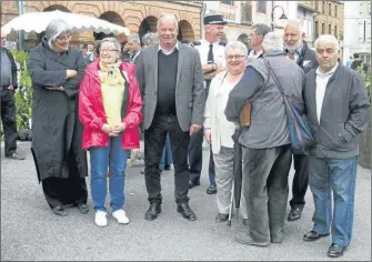  ??  ?? Lors de l’inaugurati­on en présence de la présidente Mme Annick Hatal