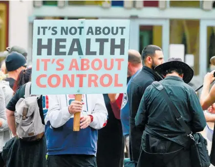  ?? Photo / Alex Burton ?? Anti-vaccinatio­n mandate protesters outside Auckland High Court yesterday.