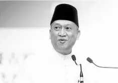  ??  ?? Mohamed Nazri says the Asean NTOs have agreed on concrete initiative­s to further expand tourism facilities and infrastruc­ture by focusing on attracting investment­s to the regional grouping. — Bernama photo