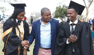  ?? — Picture: Justin Mutenda ?? Acting Herald Editor Tichaona Zindoga (centre) congratula­tes Creative Art and Industrial Design degree graduates Lorraine Banda (left) and Miguel Kasinahama who were sponsored by The Herald during a graduation ceremony at Chinhoyi University of Technology yesterday.