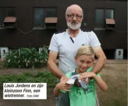  ?? Foto DAKI ?? Louis Jordens en zijn kleinzoon Finn, een wielrenner.