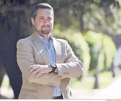  ?? LOURDES DE VICENTE ?? El nuevo hermano mayor del Huerto, Ignacio Robles.