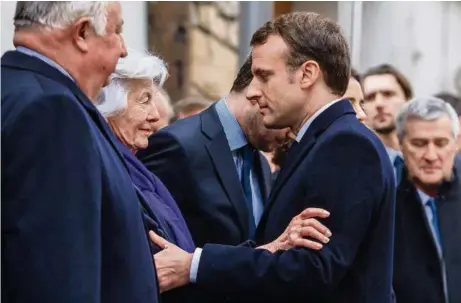  ?? (CHRISTOPHE PETIT TESSON/EPA) ?? Emmanuel Macron et Dominique Erignac, la veuve du préfet assassiné il y a 20 ans, à l’inaugurati­on du monument érigé en souvenir du drame.